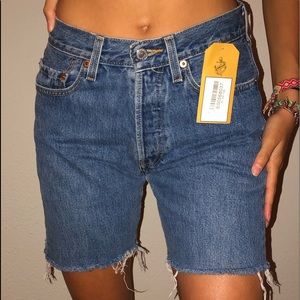 LEVI mid thigh dark denim shorts